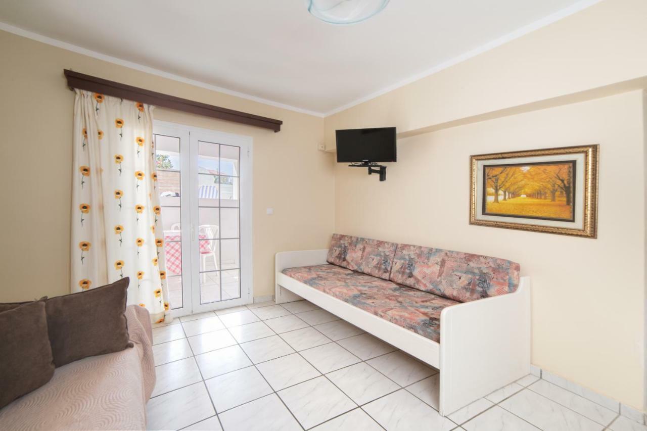 Georgina Inn Лаганас Екстериор снимка